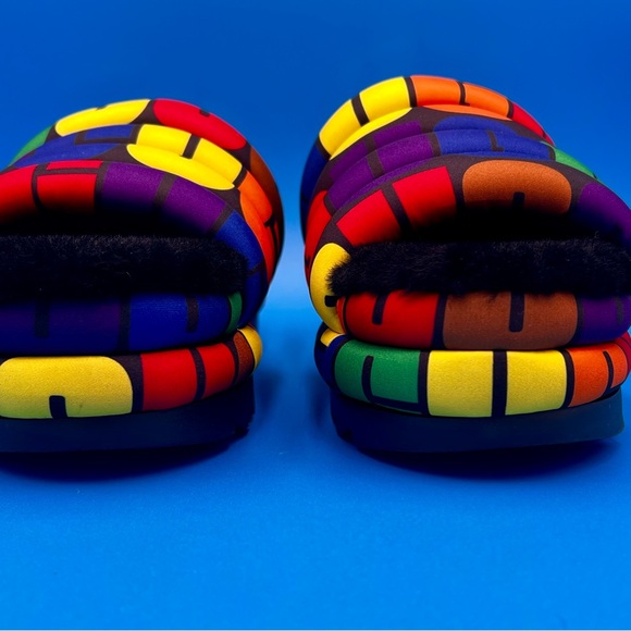 🌈 Women’s UGG Pride Slide - Picture 3 of 8